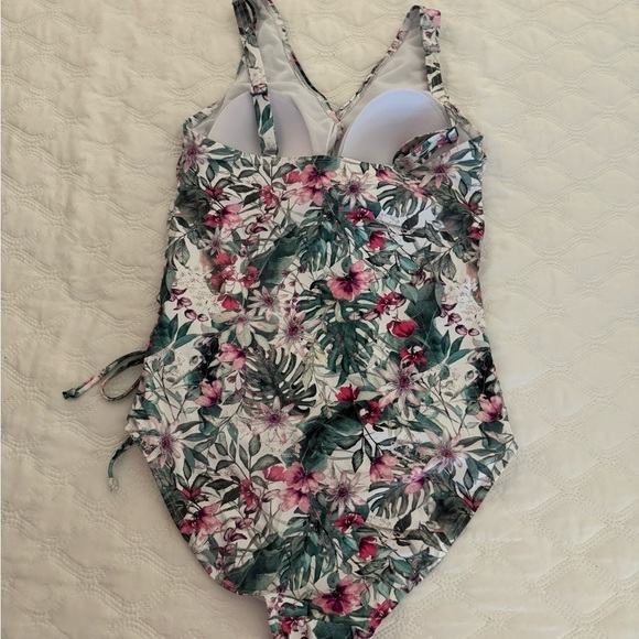 Nip Tuck Swim Twist Front One Piece Swimsuit Floral green sz 8 - Picture 7 of 12
